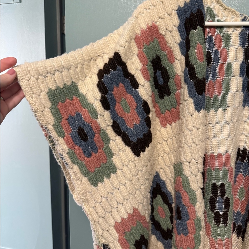 Geometric Patterned Women’s Sweater - Picture 3 of 6